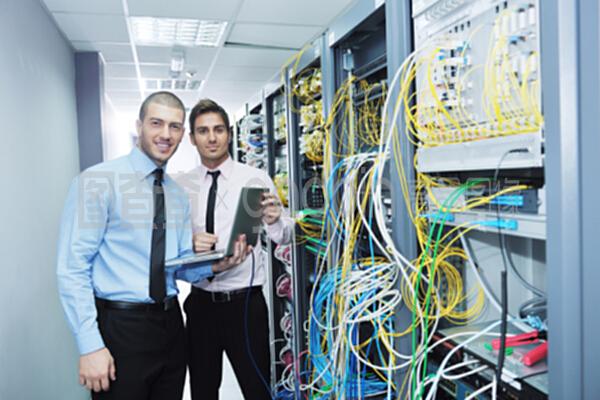 網(wǎng)絡(luò)服務(wù)器室的工程實(shí)踐 構(gòu)建高效穩(wěn)定的網(wǎng)絡(luò)基礎(chǔ)設(shè)施